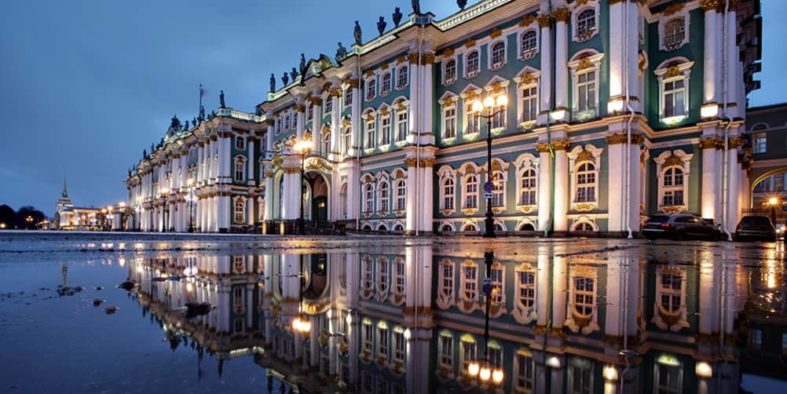state-hermitage-museum-exterior-st-petersburg-russia-1000x563